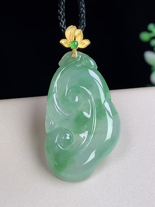 18k金镶冰飘花如意，无裂，尺寸31*18*4.2mm，D31jcy