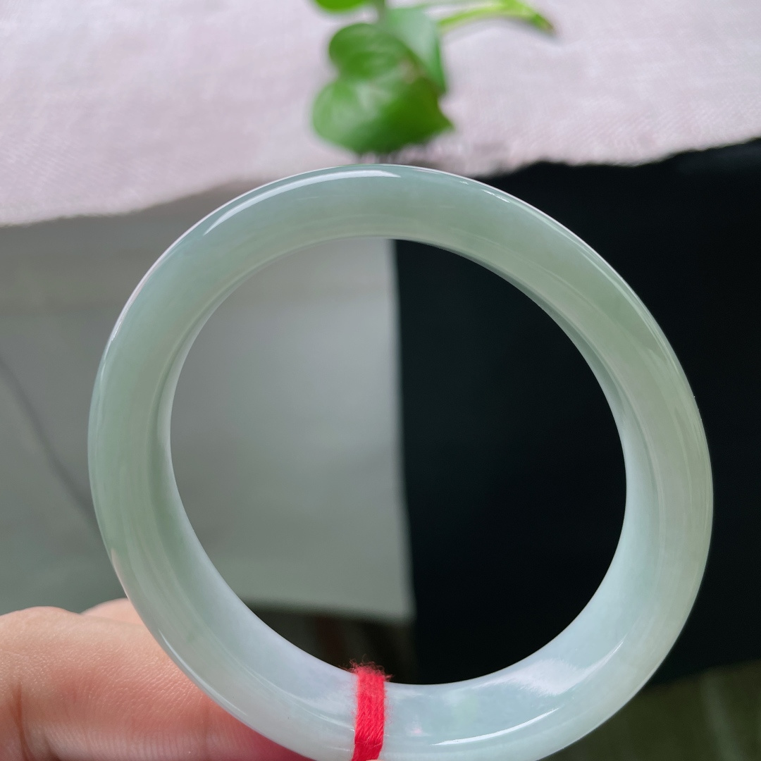 淡绿底贵妃，无裂，色调柔和不挑穿搭，简约清爽，温柔氛围感拉满。ss54969a。