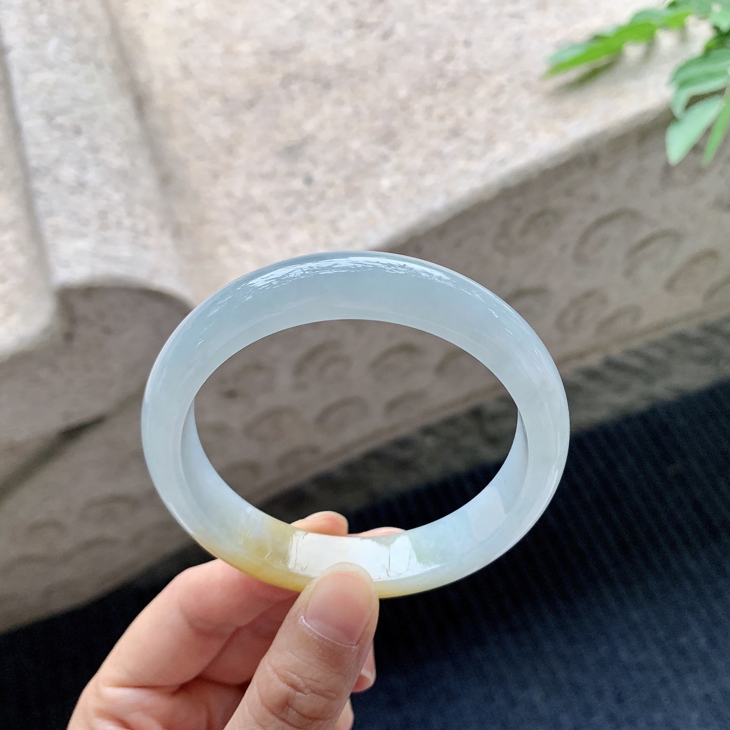 正圈57 58,圈口58.1/12.6/7.7,编码BA083068,描述细糯飘黄翡，水润，种老，细腻，无裂