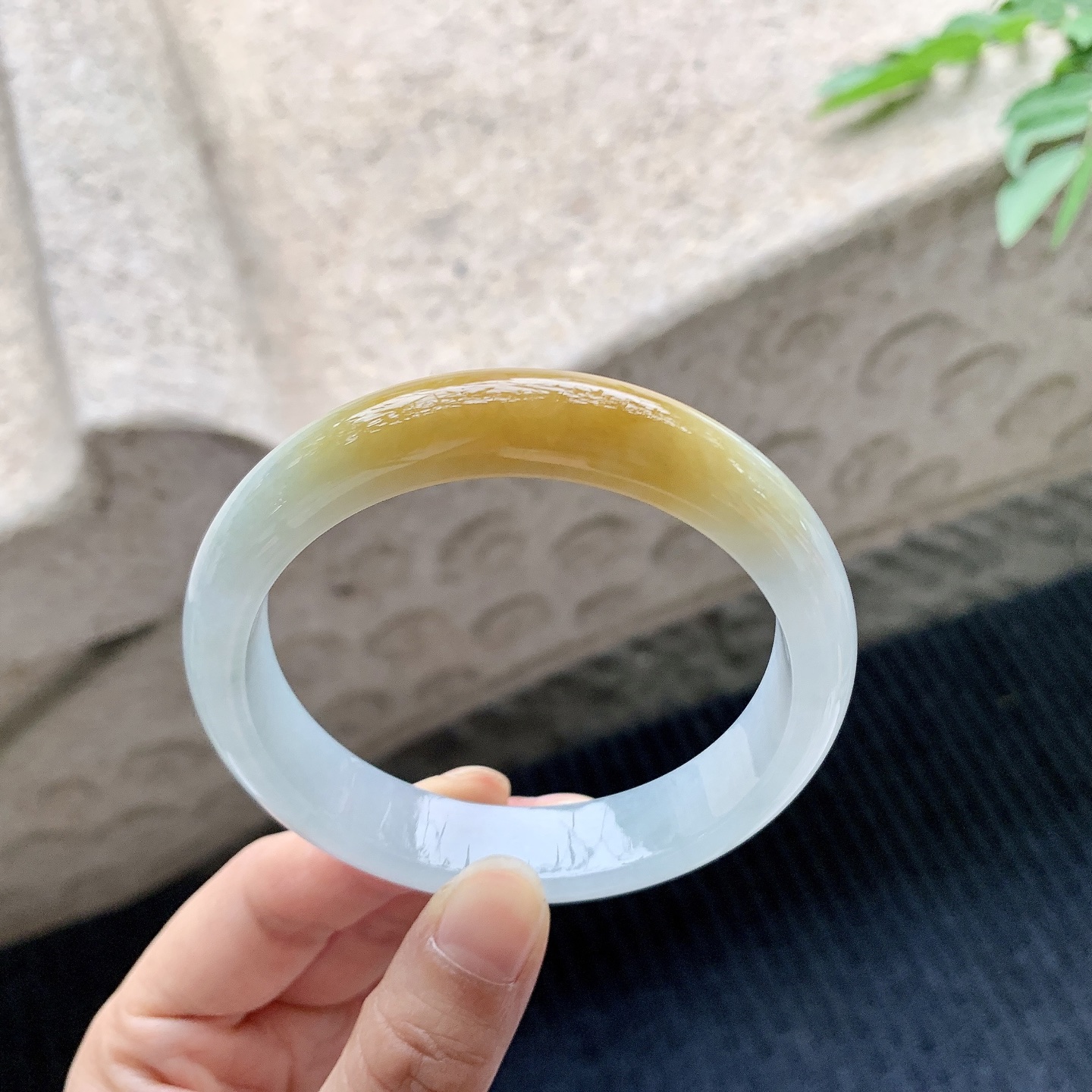 正圈57 58,圈口58.1/12.6/7.7,编码BA083068,描述细糯飘黄翡，水润，种老，细腻，无裂