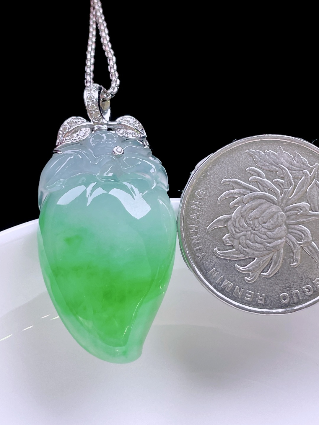 冰种阳绿福瓜,色泽浓郁，种老水润，18k金镶嵌,整体：39,裸石：32/19/7