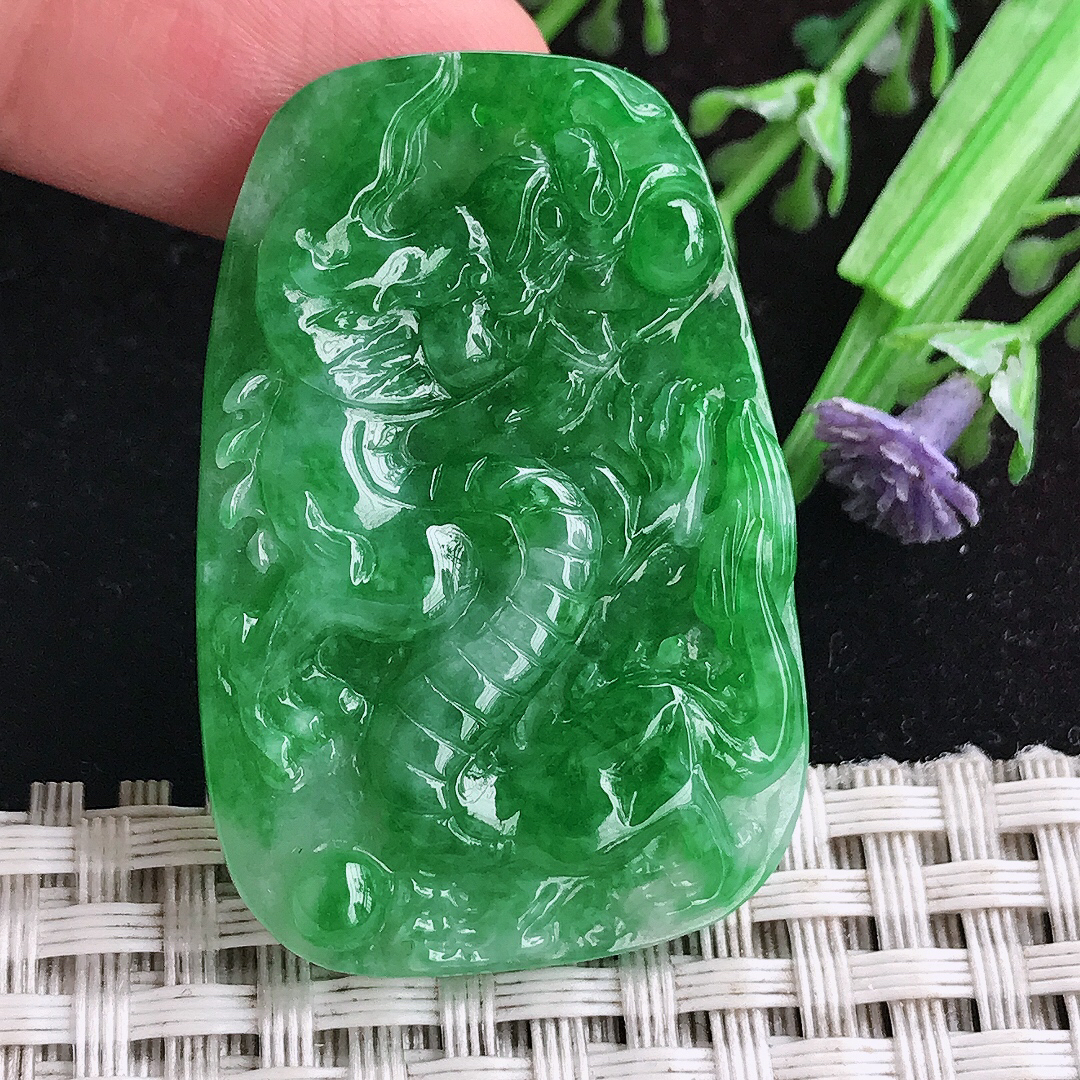 实拍A货翡翠41.7/28/4.8老坑冰润辣阳绿满绿龙牌吊坠翡翠玉坠