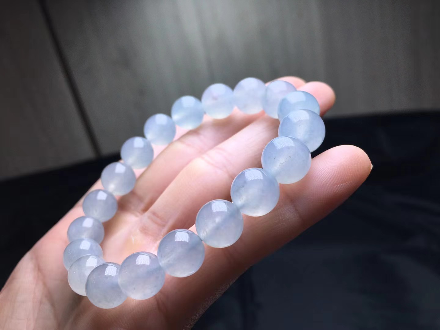冰种手链，卡10.7～9.6mm，19颗，种好，玉质细腻，冰透水润，均匀，颗颗精选