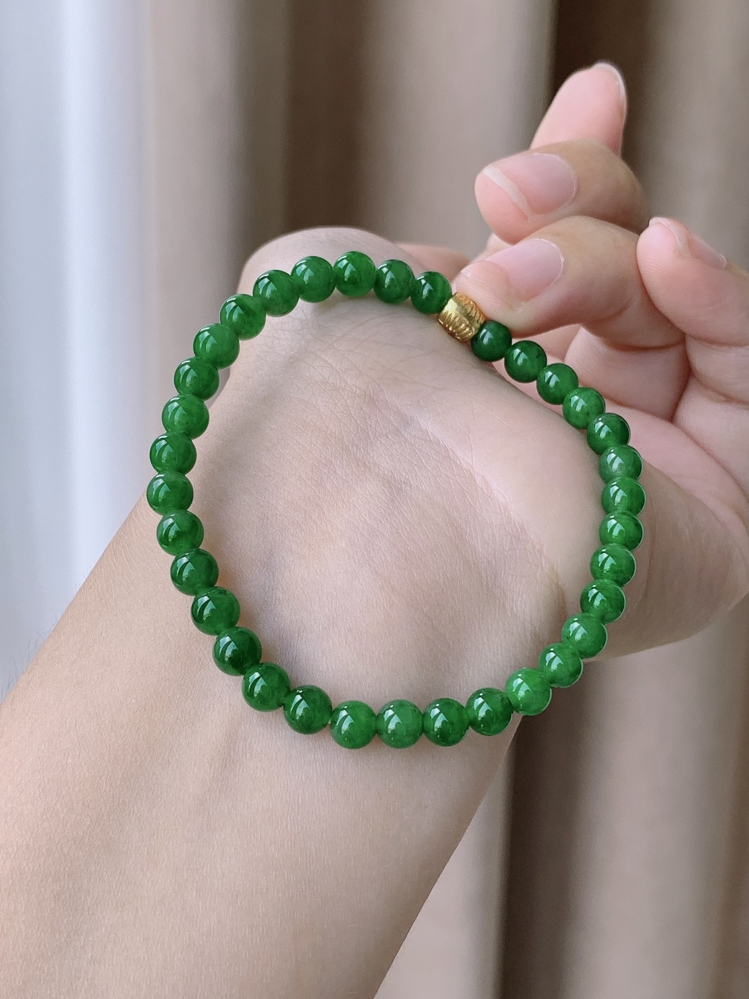 珠子冰辣阳绿手串圆珠珠子手串,性比高,满色满绿,尺寸5.2mm,重量9.2克