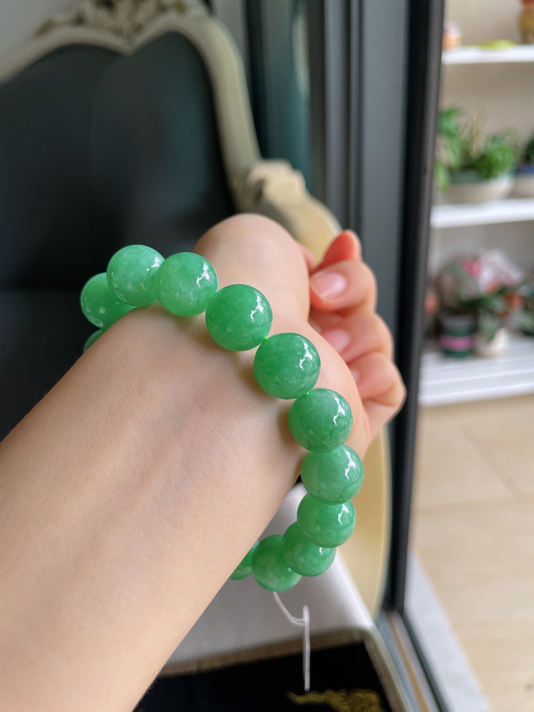 缅甸天然翡翠A货，冰满绿手串，尺寸：13mm。【编4569】