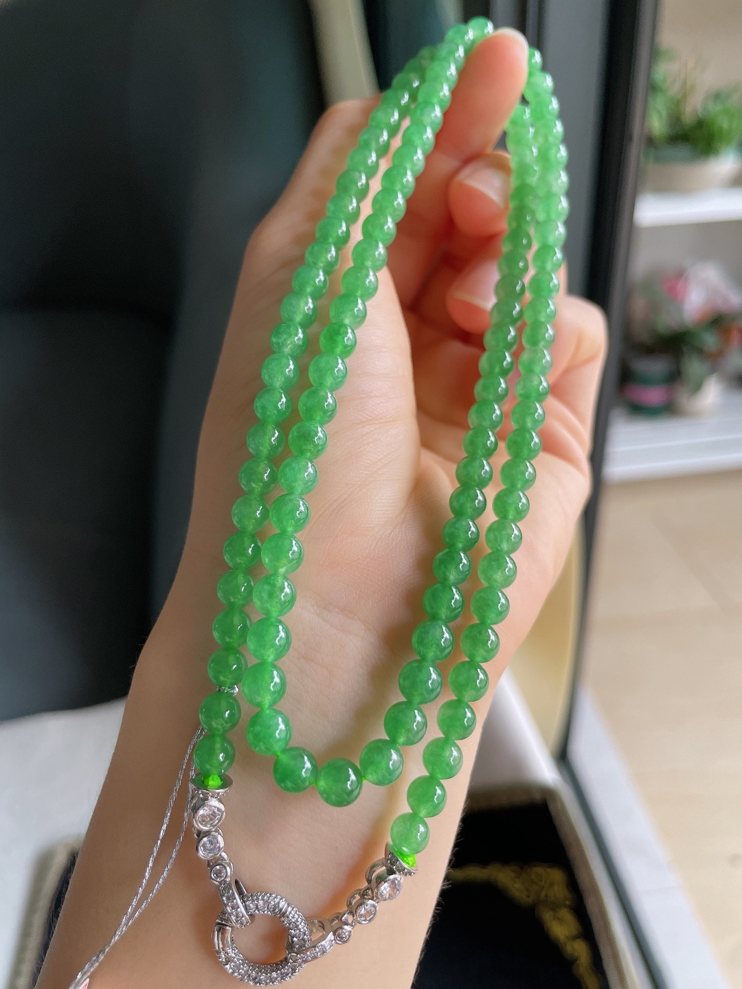 ️，缅甸天然翡翠A货，冰满绿珠链，尺寸：5.5mm108颗。【编4561】