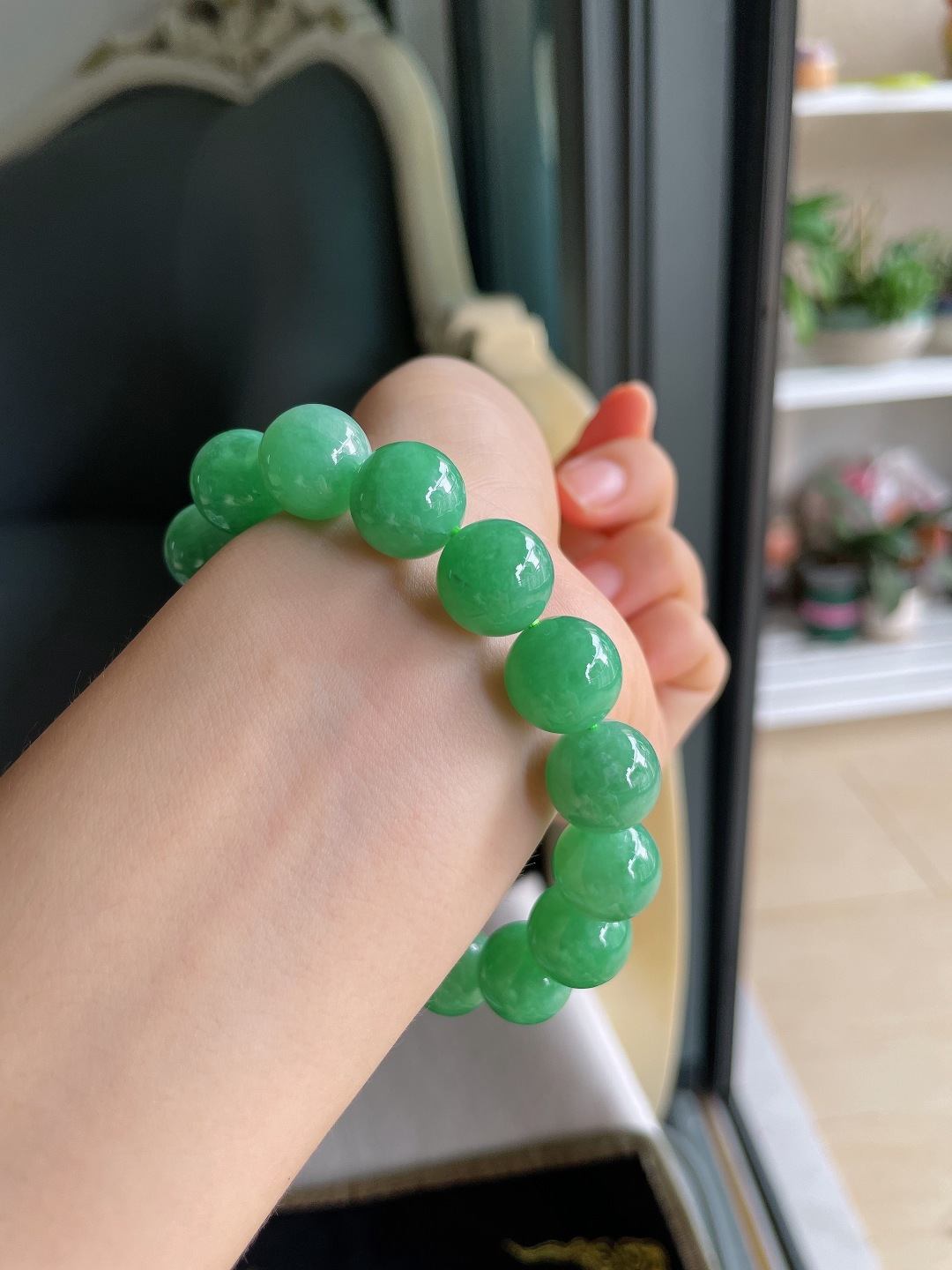 缅甸天然翡翠A货，冰满绿手串，尺寸：13mm。【编4569】