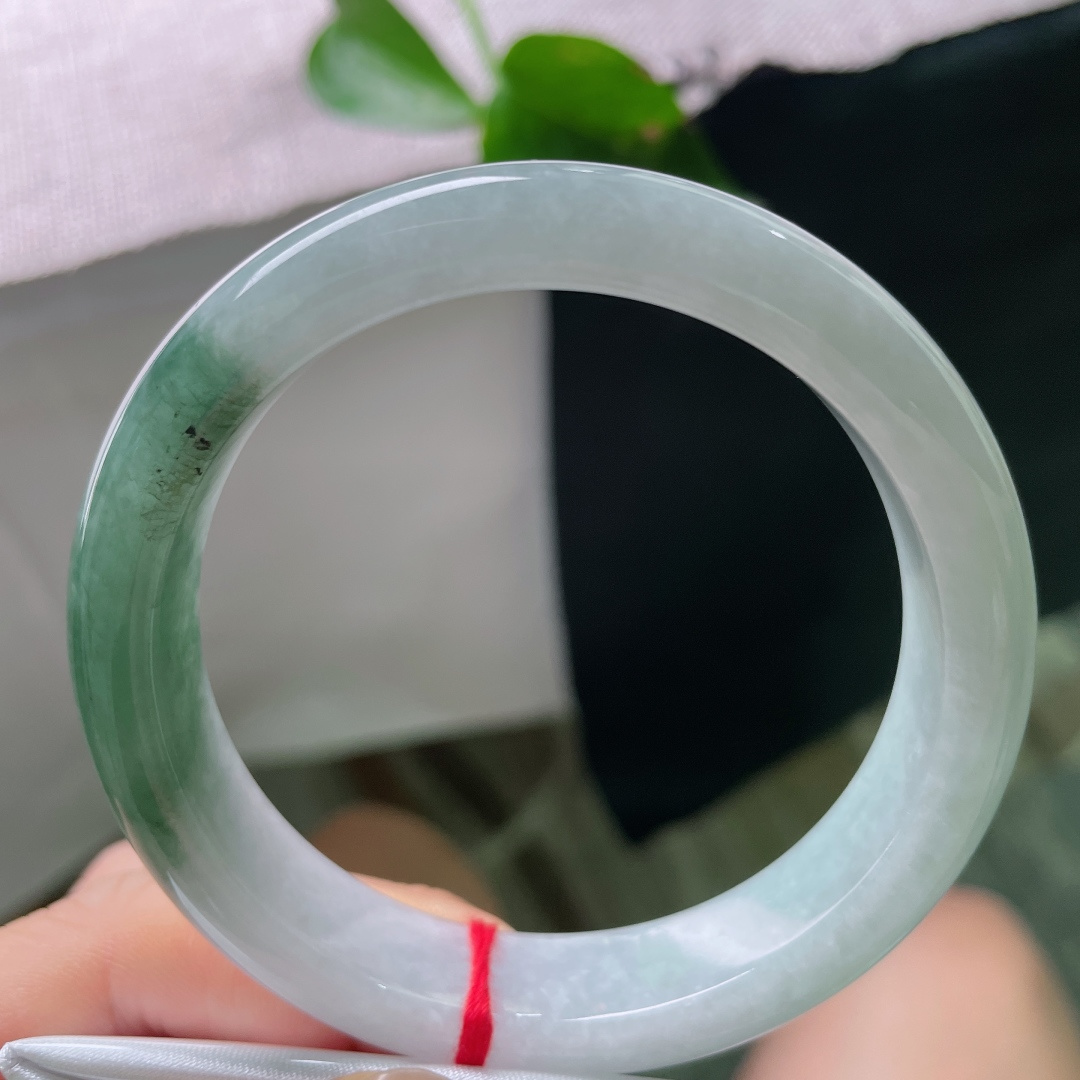 半山水正圈，水头好，种老，一镯两镜，一点小细纹可以忽略