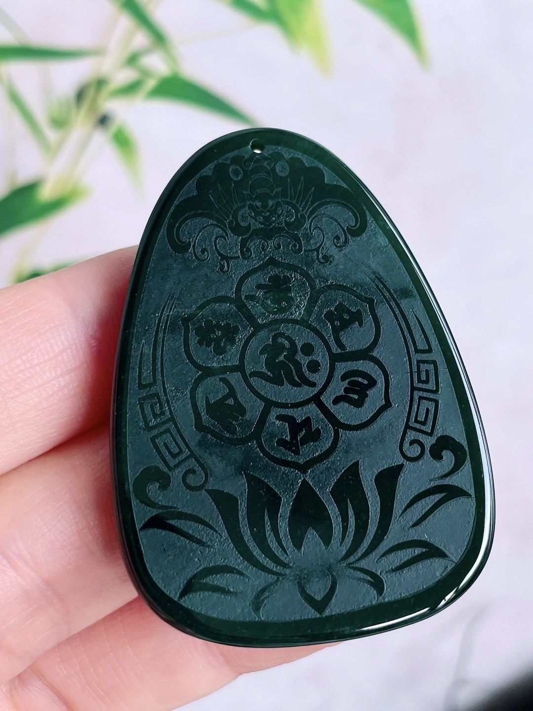墨翠观音牌吊坠, 性比高