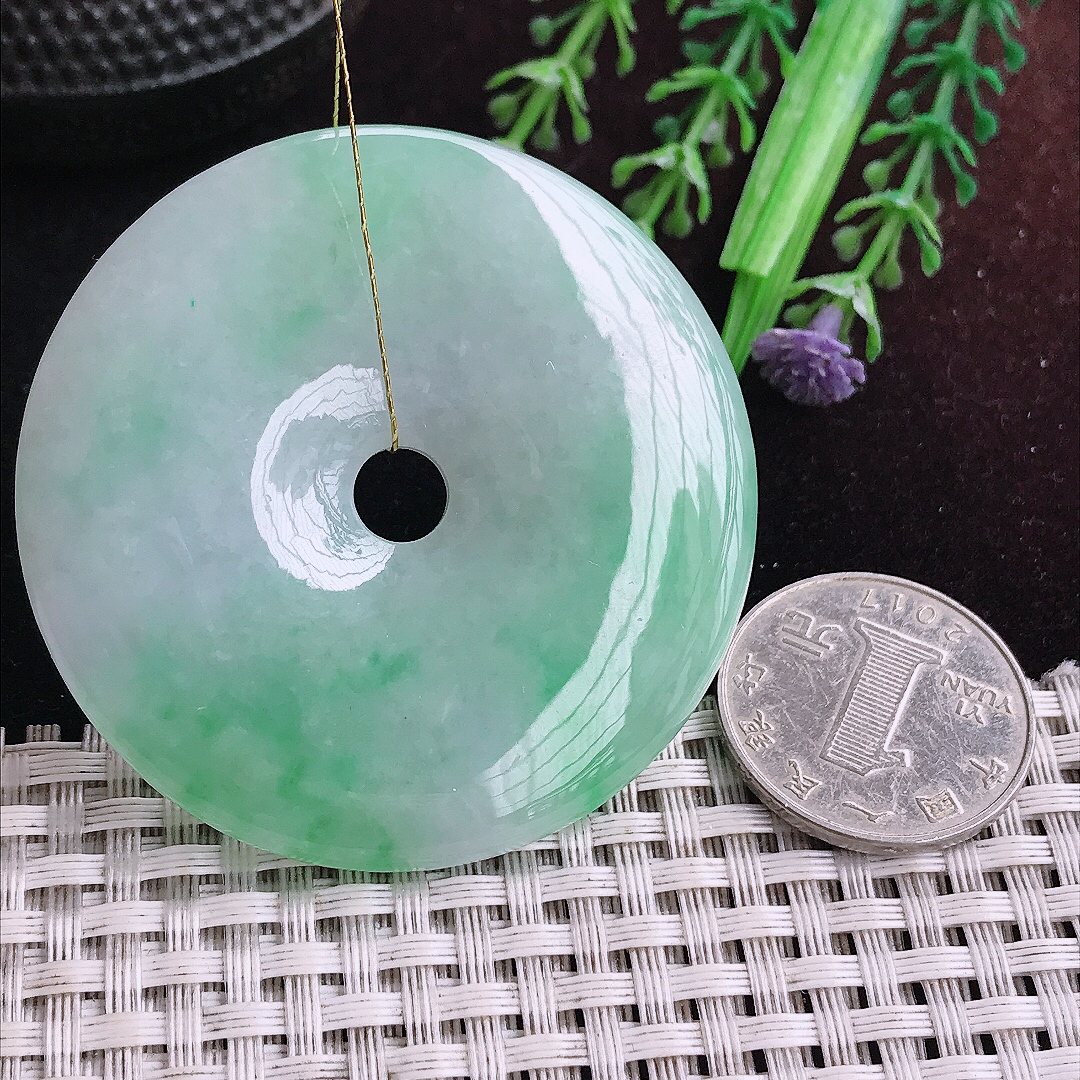 实拍A货翡翠54.6/7.6老坑冰润飘绿超大平安扣吊坠翡翠玉坠