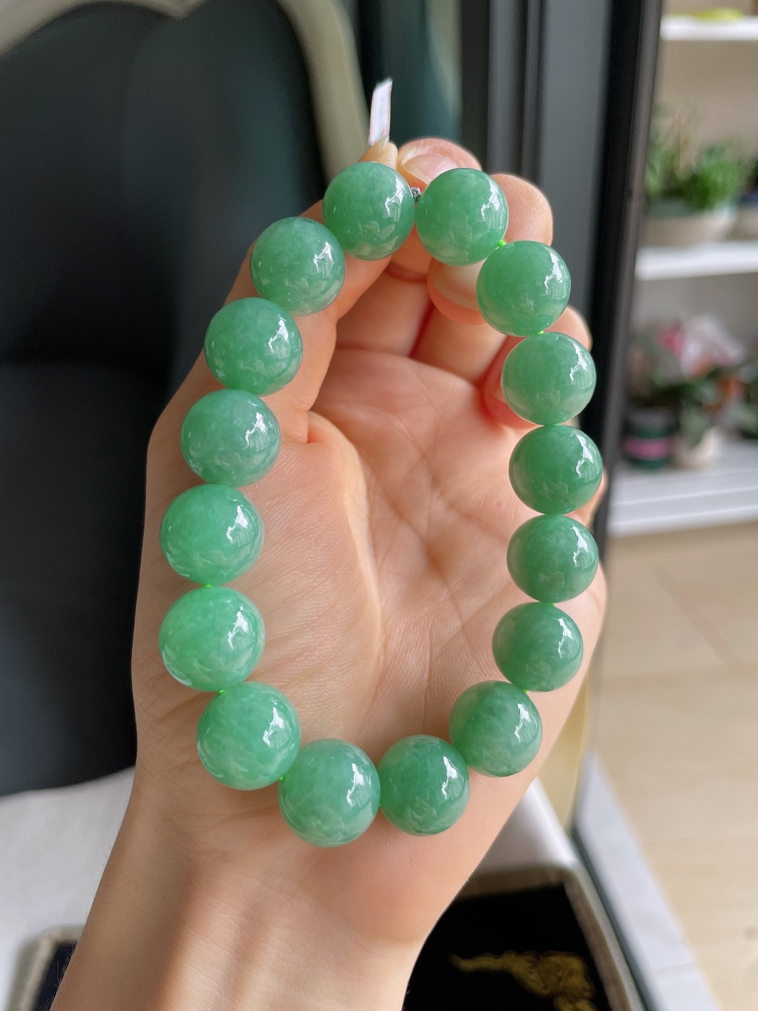 ️，缅甸天然翡翠A货，冰满绿手串，尺寸：13mm。【编4580】