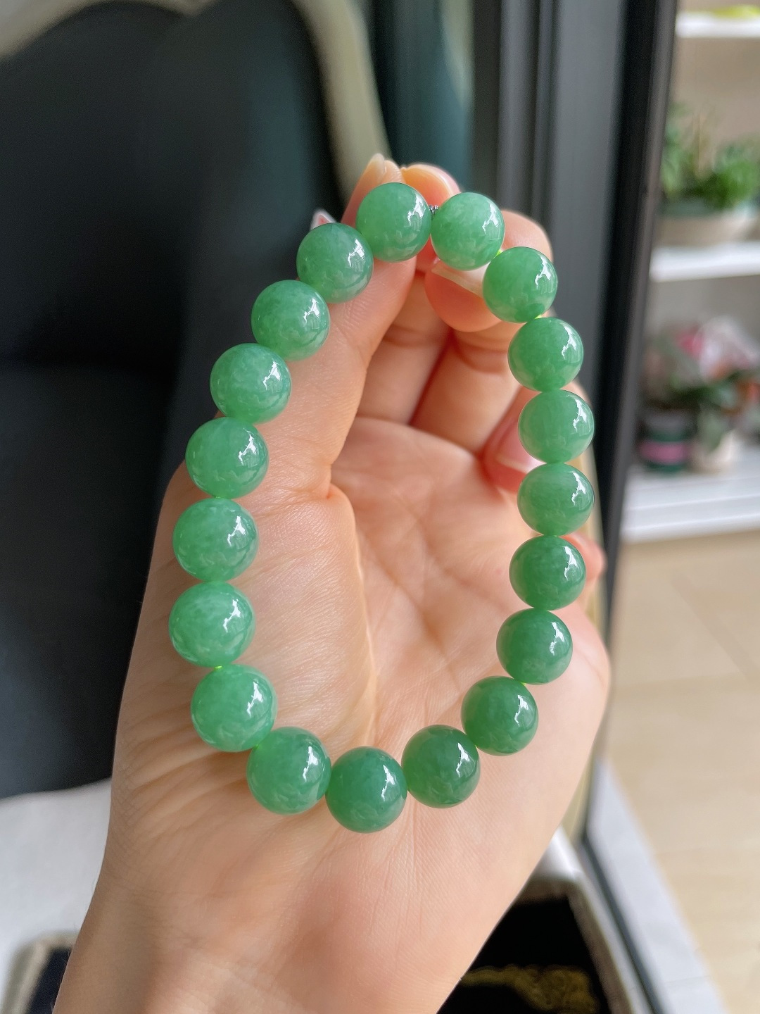 缅甸天然翡翠A货，冰满绿手串，尺寸：9.8mm。【编4592】