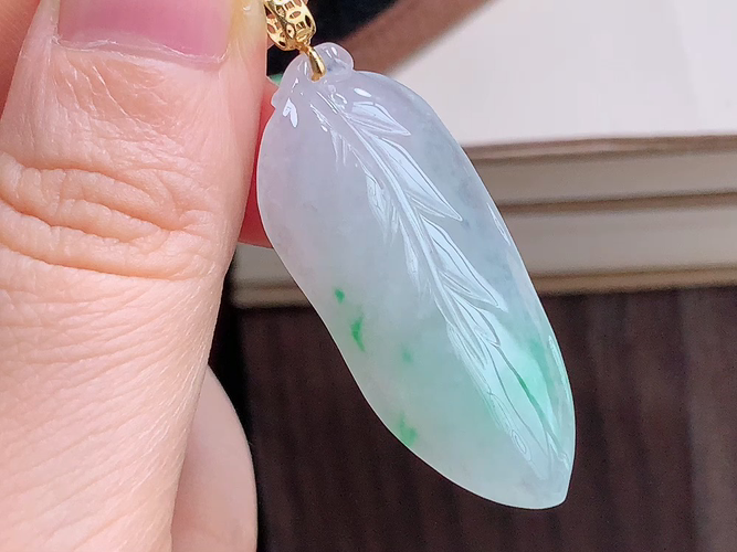 ️ 18K金伴钻叶子，无裂，尺寸44.8/38.8-17.2-6.7mm，包A附证书