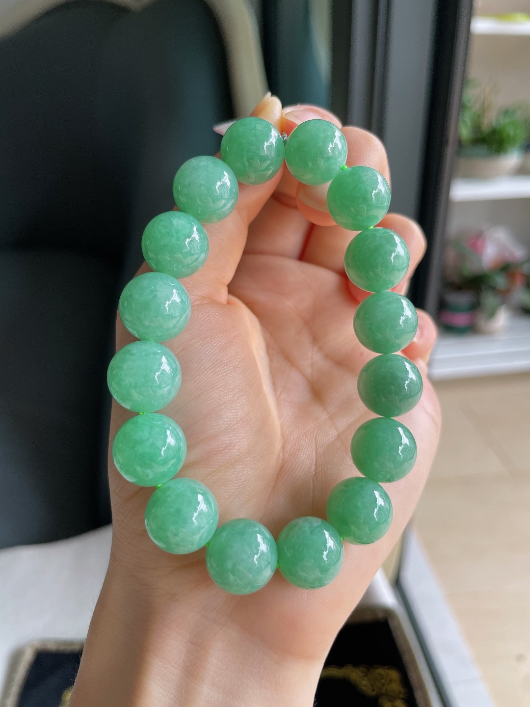 缅甸天然翡翠A货，冰满绿手串，尺寸：13mm。【编4585】