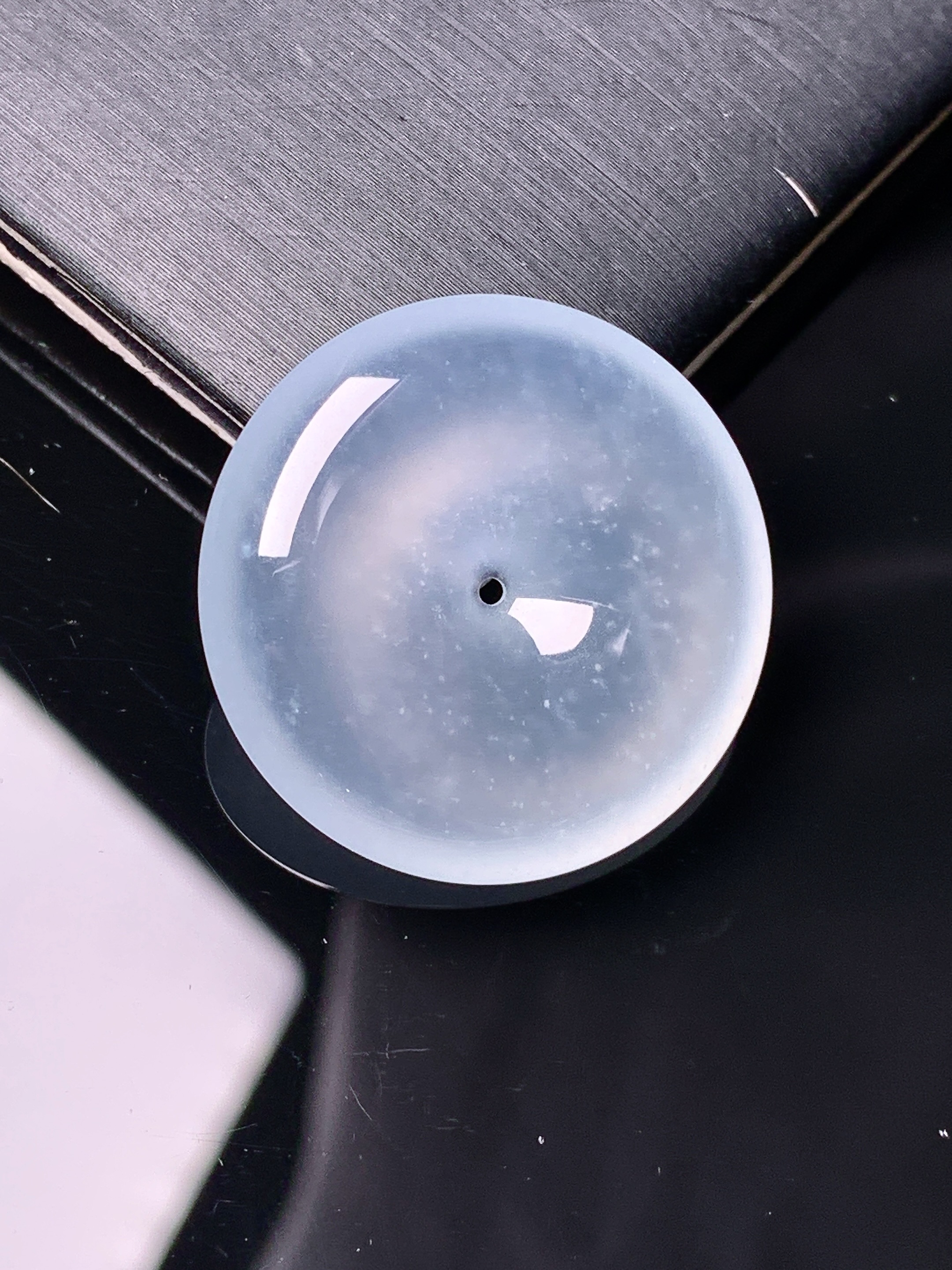 冰种平安扣吊坠 玉质细腻 色泽艳丽清新 水润亮眼 整体尺寸25.2*5.3 j6