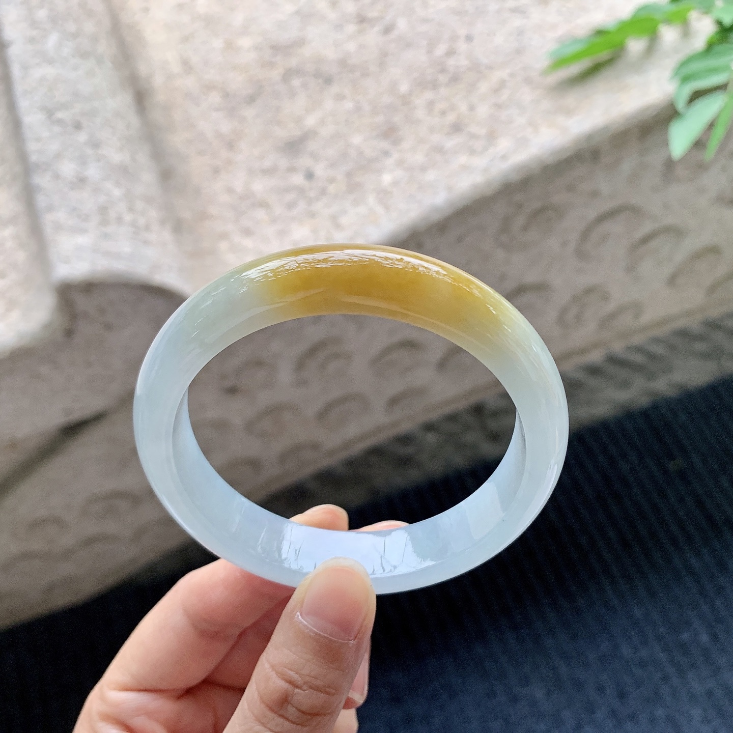 正圈57 58,圈口58.1/12.6/7.7,编码BA083068,描述细糯飘黄翡，水润，种老，细腻，无裂