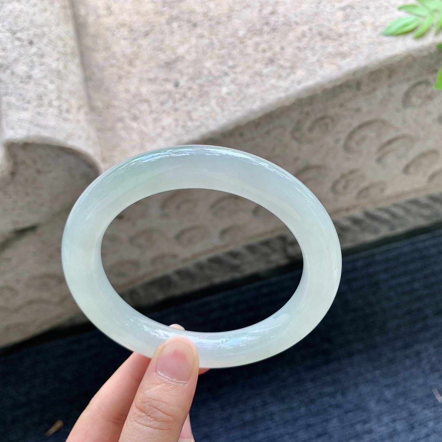 正圈65 66，糯冰底色，水润，种老，细腻，有纹线