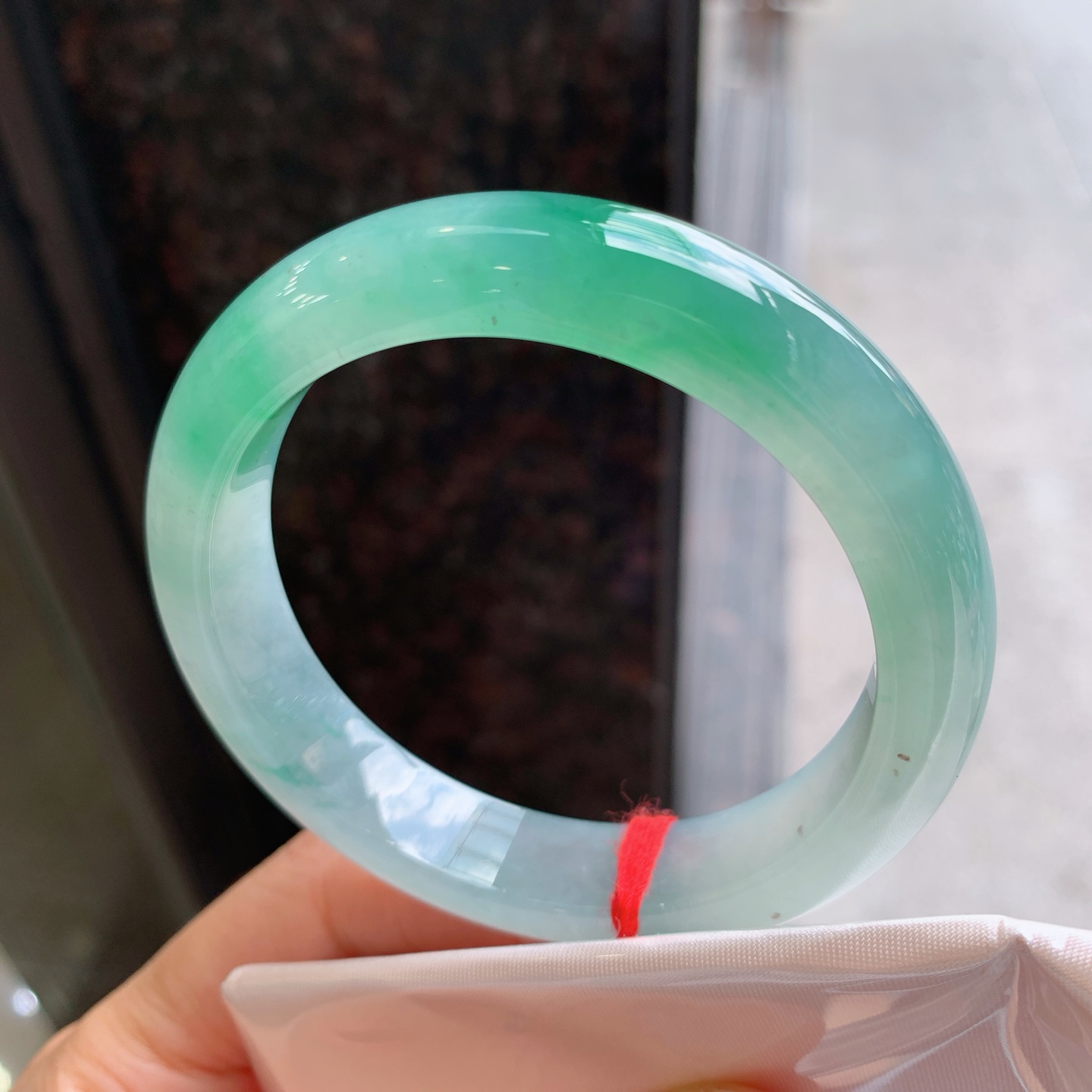 正圈飘绿 微细纹 尺寸：56.5/12.7/8.8 细腻