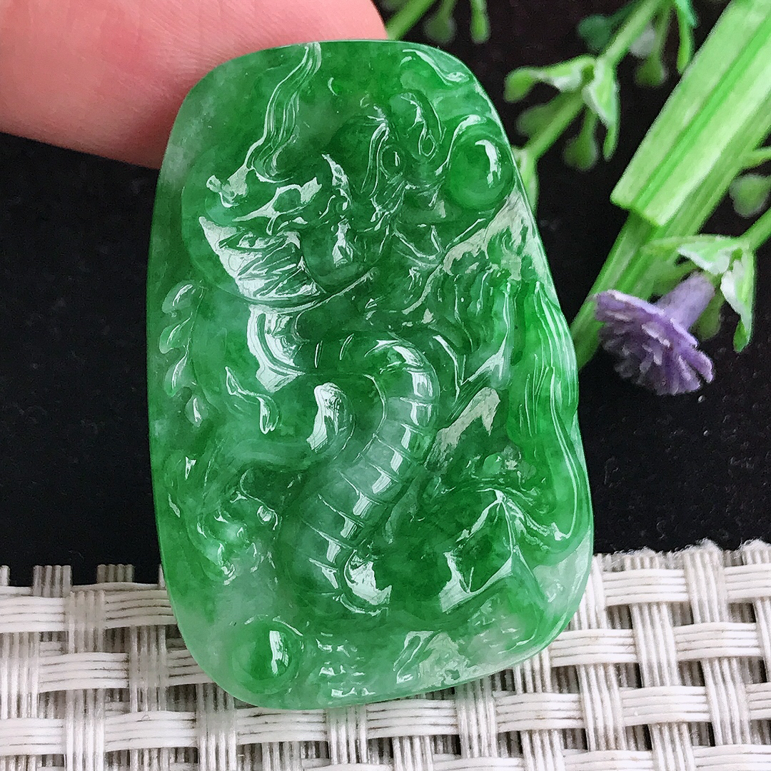 实拍A货翡翠41.7/28/4.8老坑冰润辣阳绿满绿龙牌吊坠翡翠玉坠