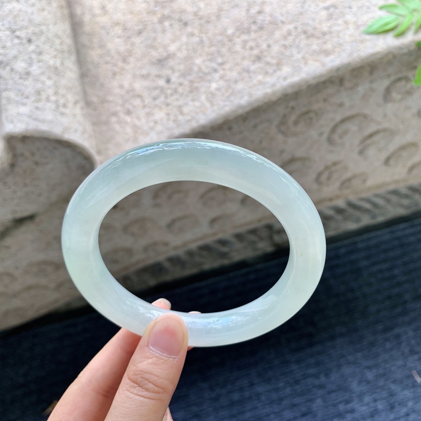 正圈65 66，糯冰底色，水润，种老，细腻，有纹线