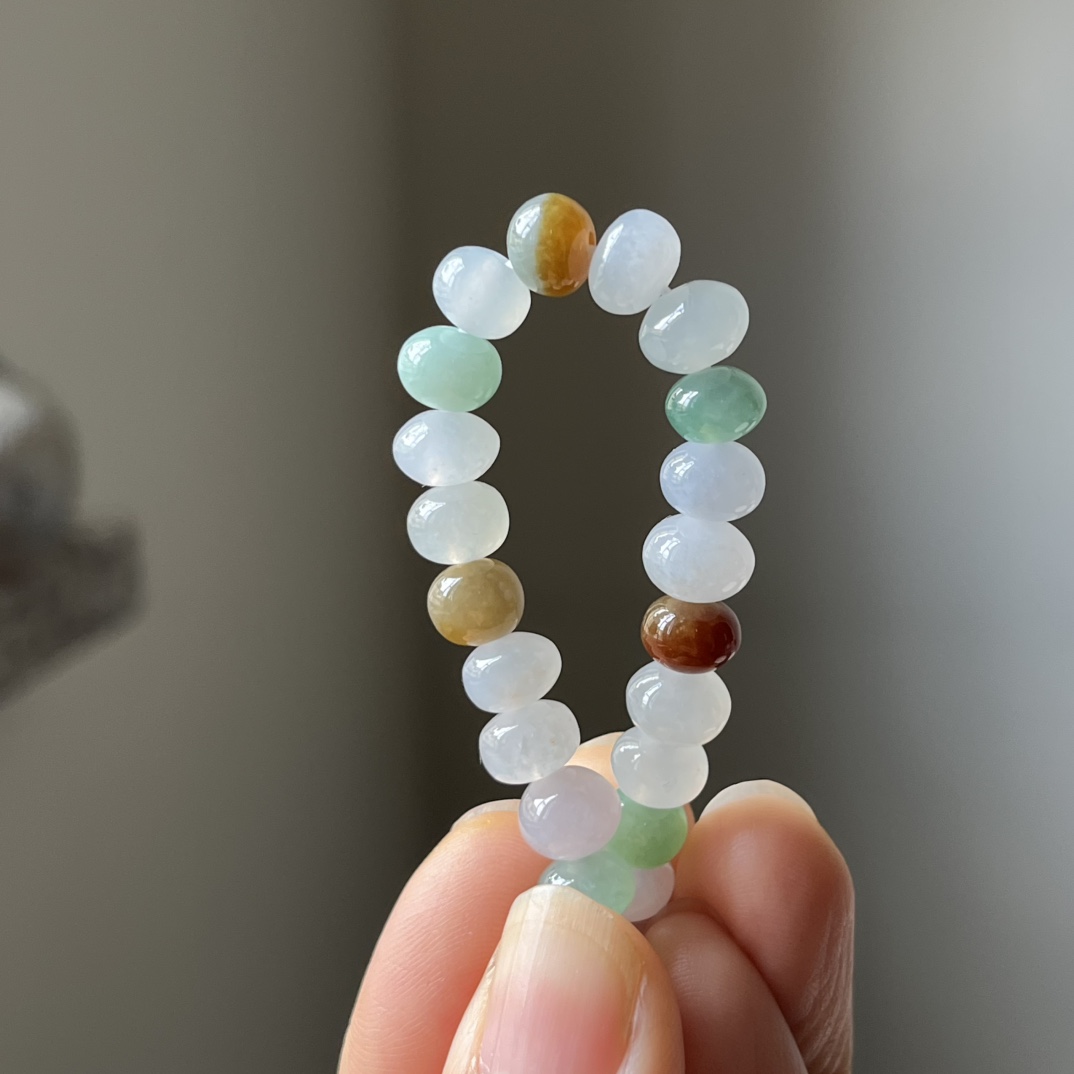 冰种多彩算盘珠手链，种水好，色彩丰富，尺寸8.2×6.1