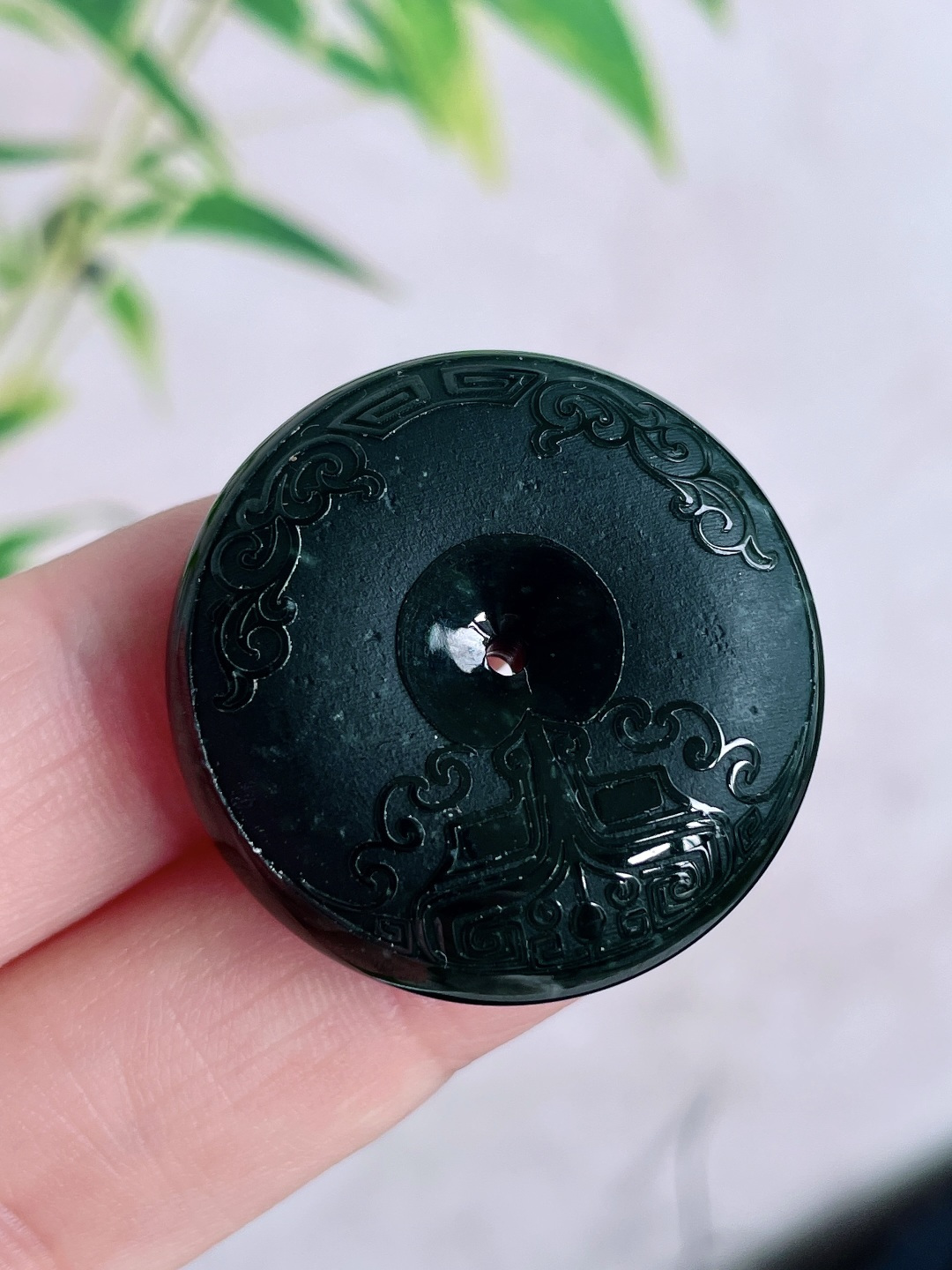 墨翠仿古平安扣吊坠,无裂,性比高,尺寸30.6-8.8,重量17.5克