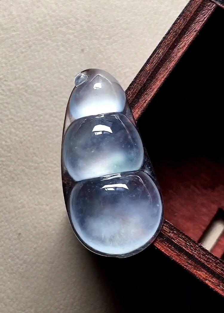 玻璃种福豆，底子水润起胶，荧润起光，无裂，尺寸31*15.2*5.6