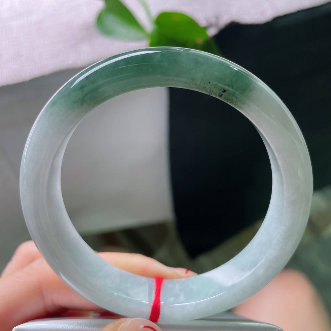 半山水正圈，水头好，种老，一镯两镜，一点小细纹可以忽略