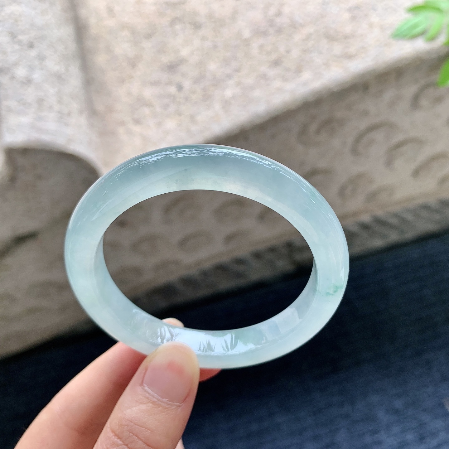 正圈52 53，圈口53/9.8/8，编码QX090115，描述：冰糯飘花，水润，种老，细腻，打灯有絮线