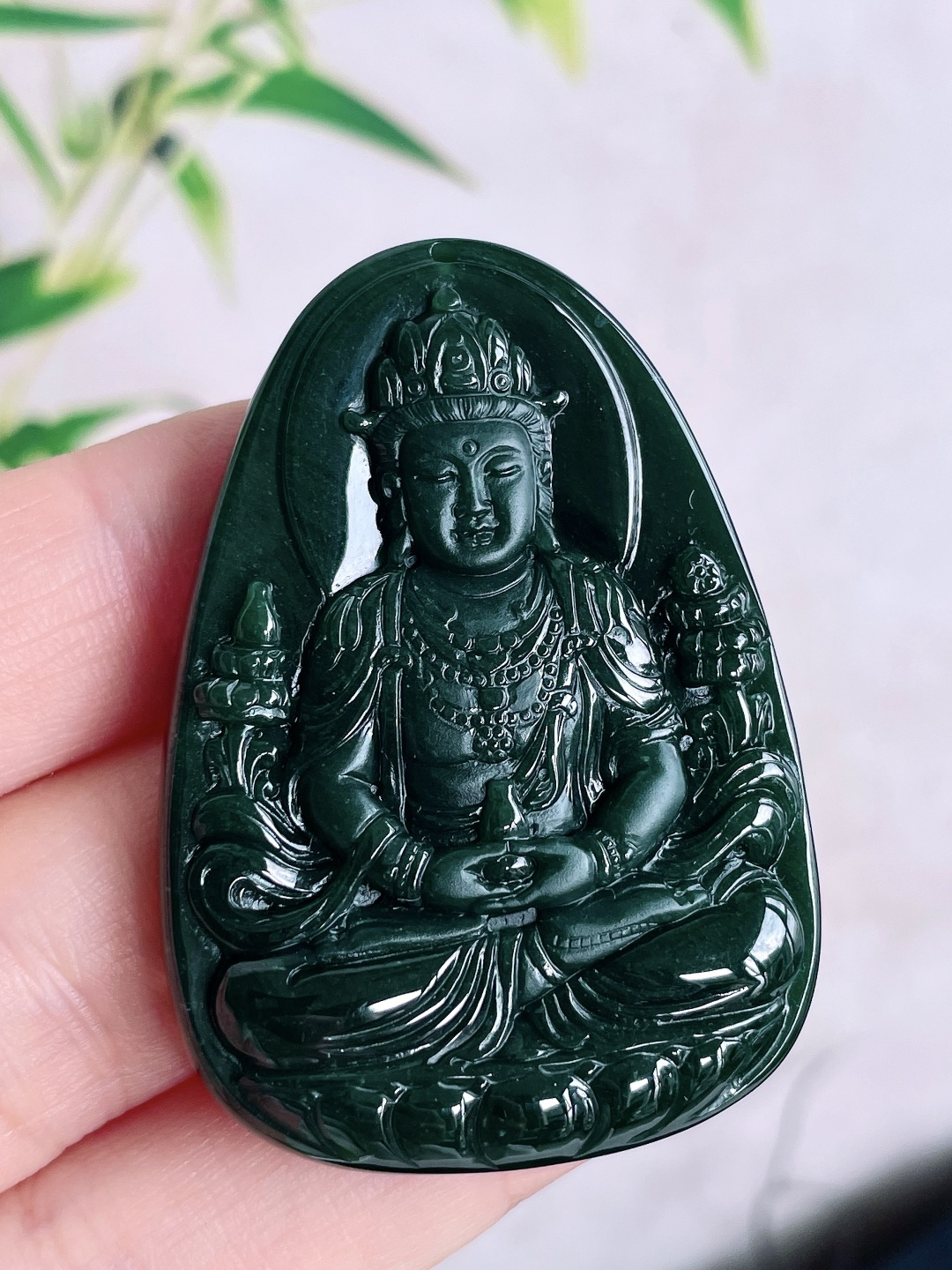 墨翠观音牌吊坠, 性比高