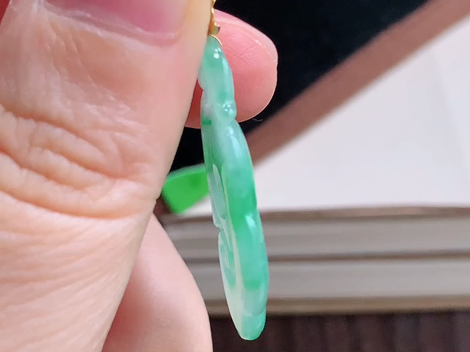 18K金伴钻如意，尺寸36.1/31.3-13.7-2.8mm，包A附证书