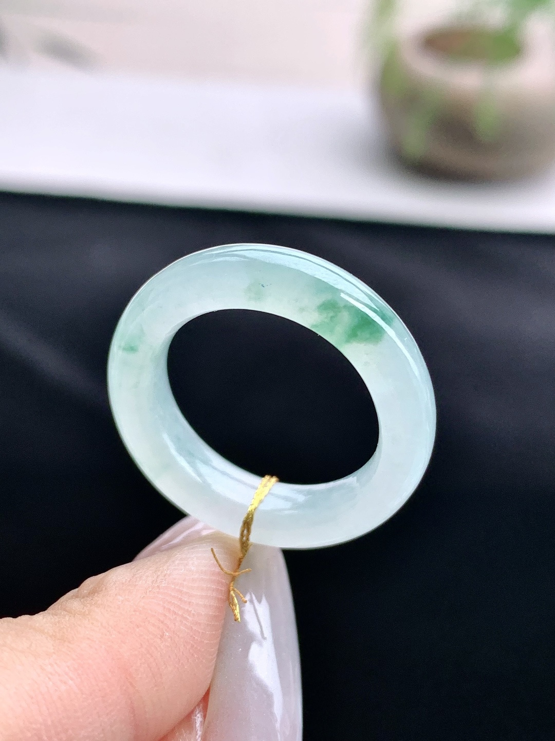裸石冰飘花戒圈指环,说明缅料性比高,尺寸6-4,圈口15号,重量4.4克