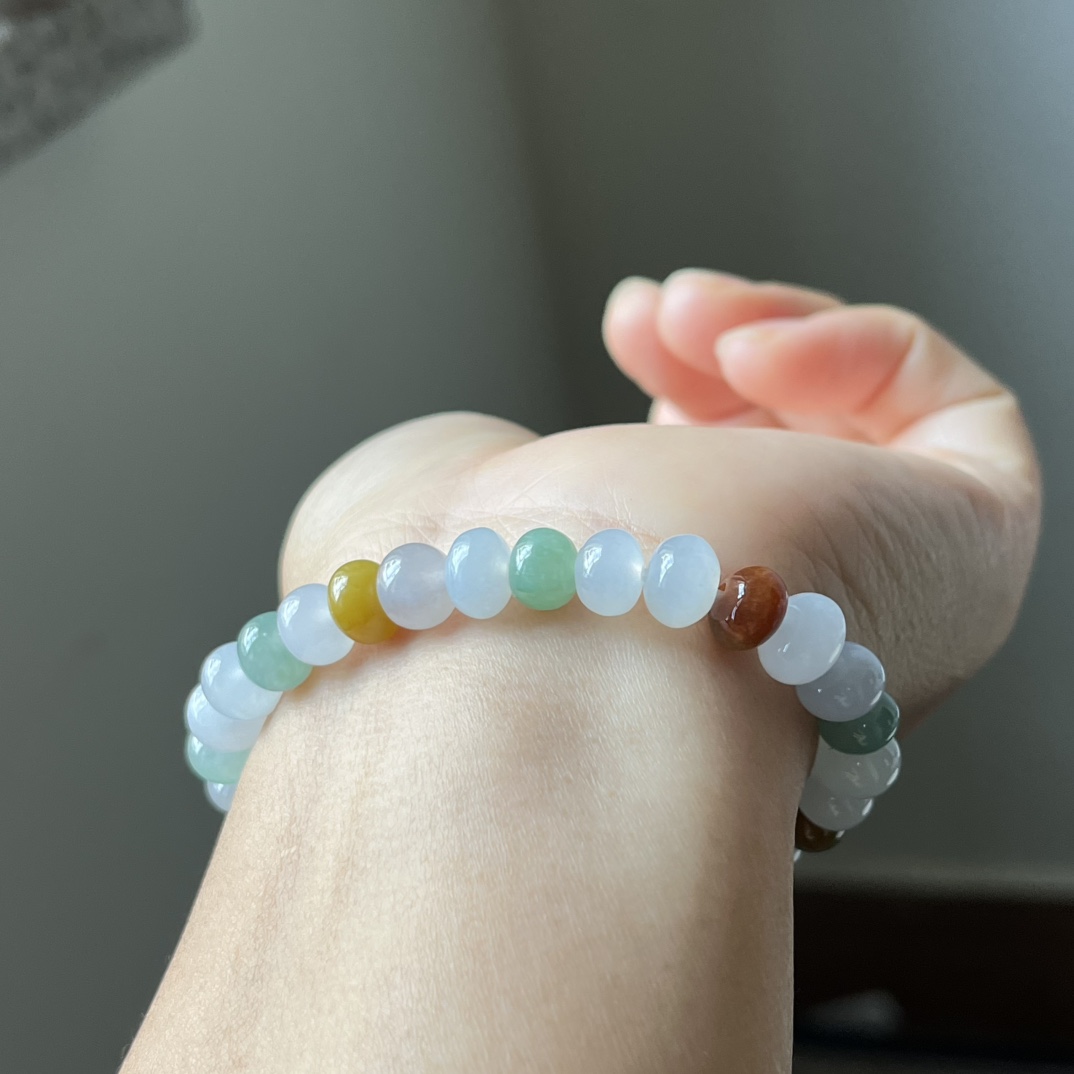 冰种多彩算盘珠手链，种水好，色彩丰富，尺寸8.2×6.1