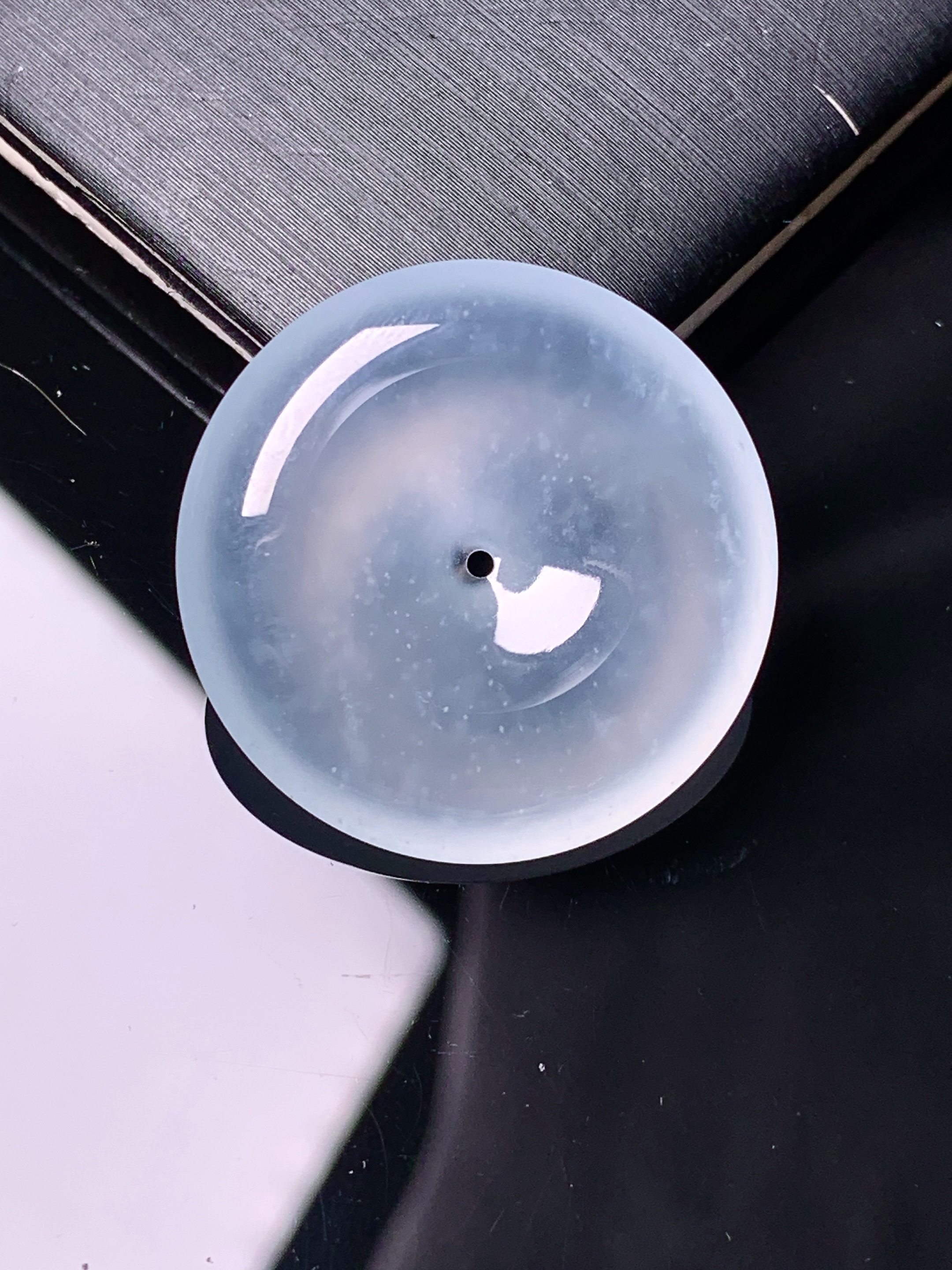 冰种平安扣吊坠 玉质细腻 色泽艳丽清新 水润亮眼 整体尺寸25.2*5.3 j6