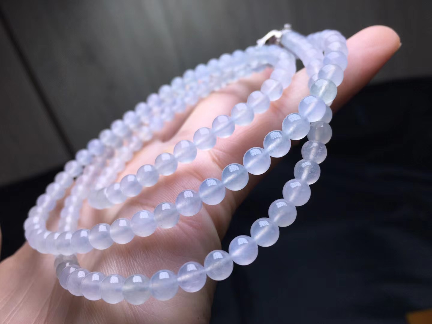 冰种起莹珠链，卡5.2～5mm，138颗，种好，玉质细腻，均匀，冰透水润，通透