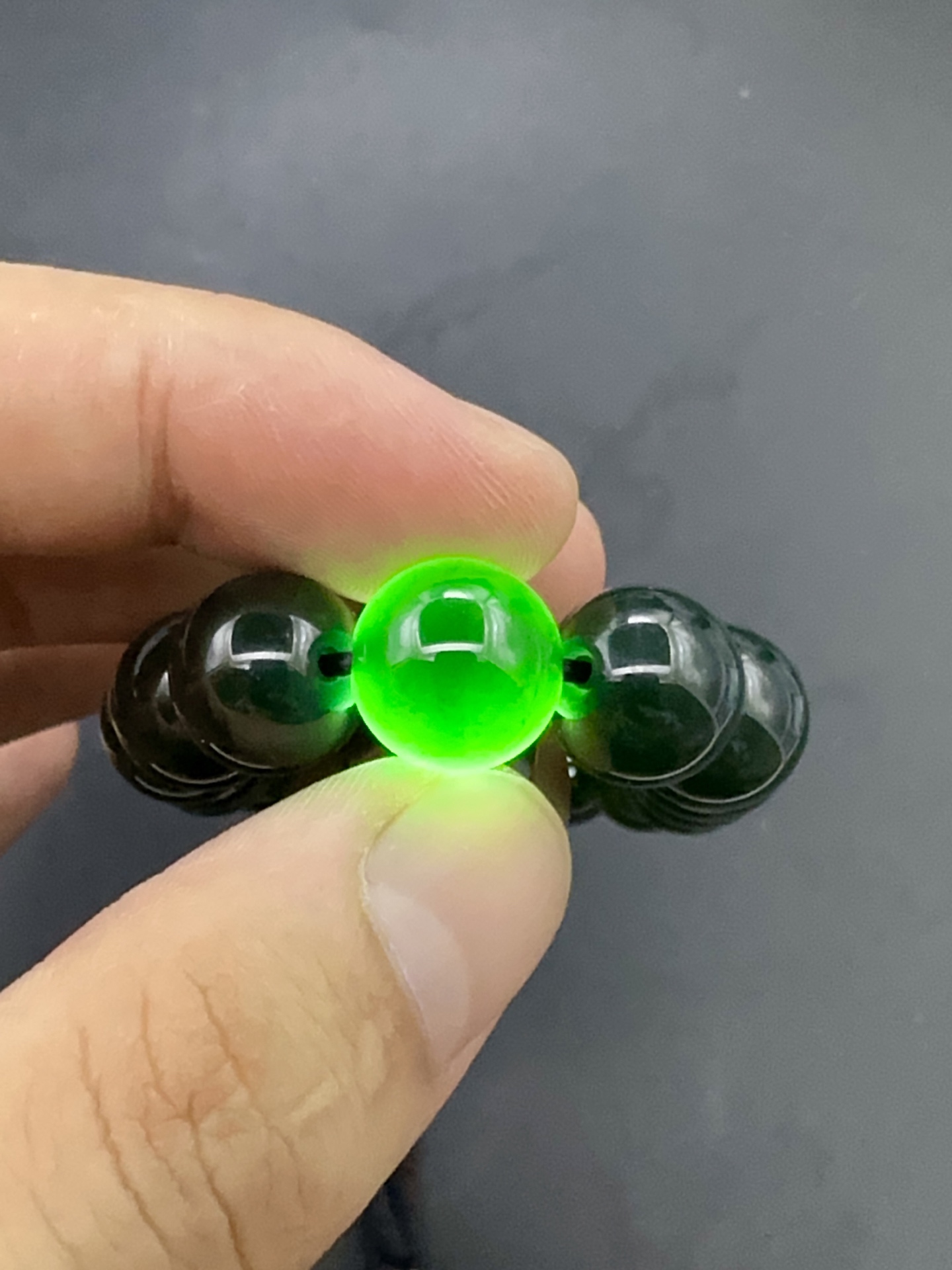 ️【墨翠手串13mm】老坑冰种   黑度好  灯照全透  呈帝王绿  种老起光   底极细腻  圆润饱满