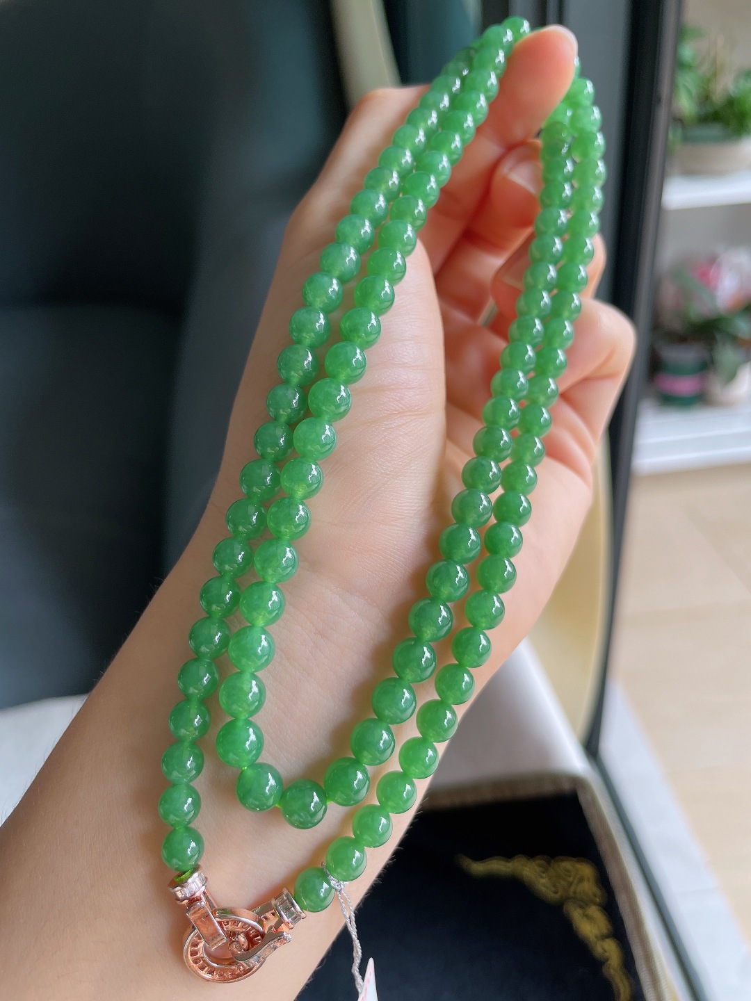 缅甸天然翡翠A货，冰满绿珠链，尺寸：6mm108颗。【编2642】