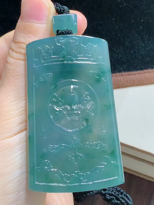 仿古牌，无裂，尺寸63.1-38.1-5.6mm，包A附证书