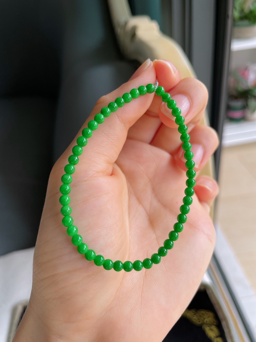️，缅甸天然翡翠A货，冰满绿辣绿小米珠手串，尺寸：3.5mm。【编4575】