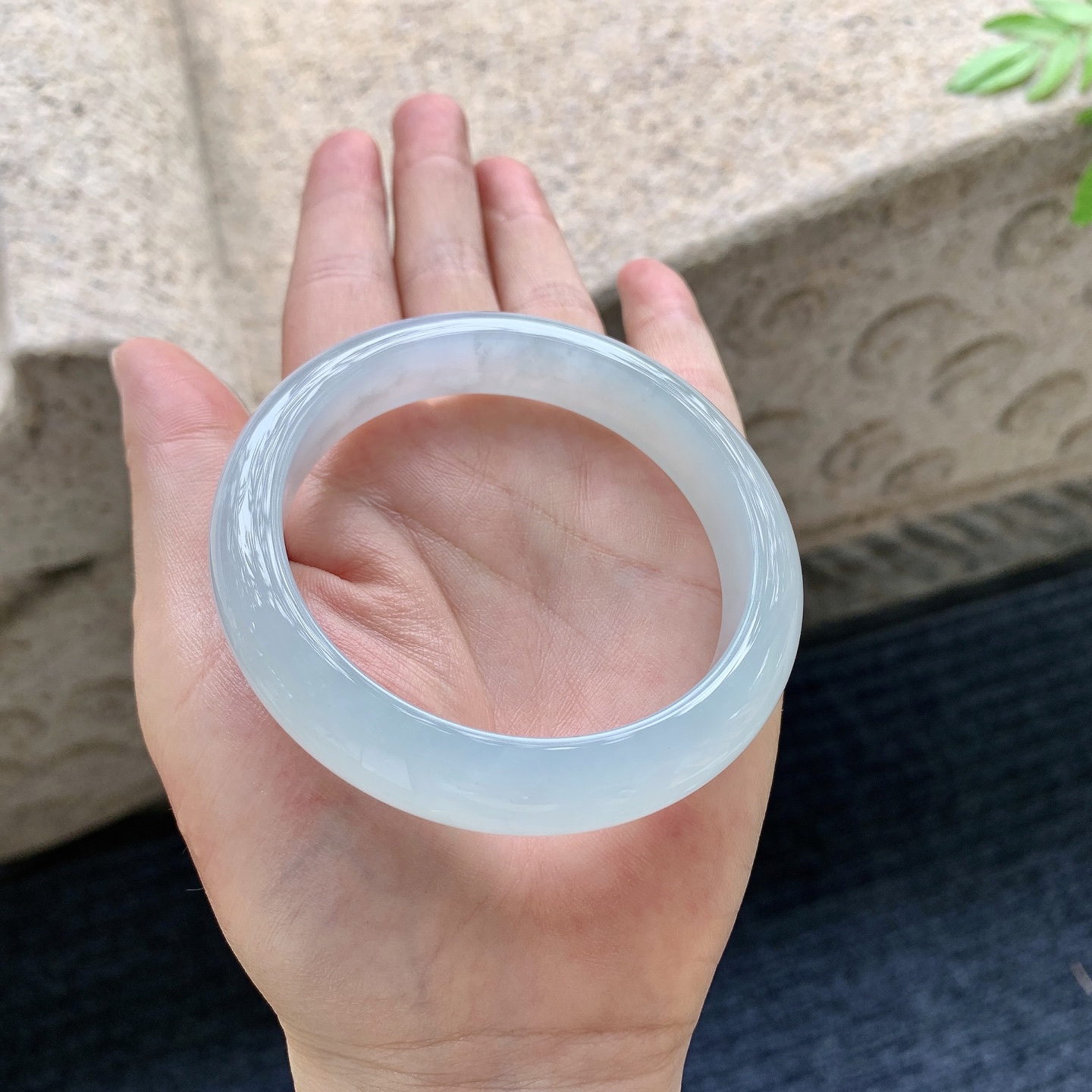 正圈56 57，圈口57.8/12.5/8.2，编码QX090114，糯冰晴底，水润，种老，细腻，打