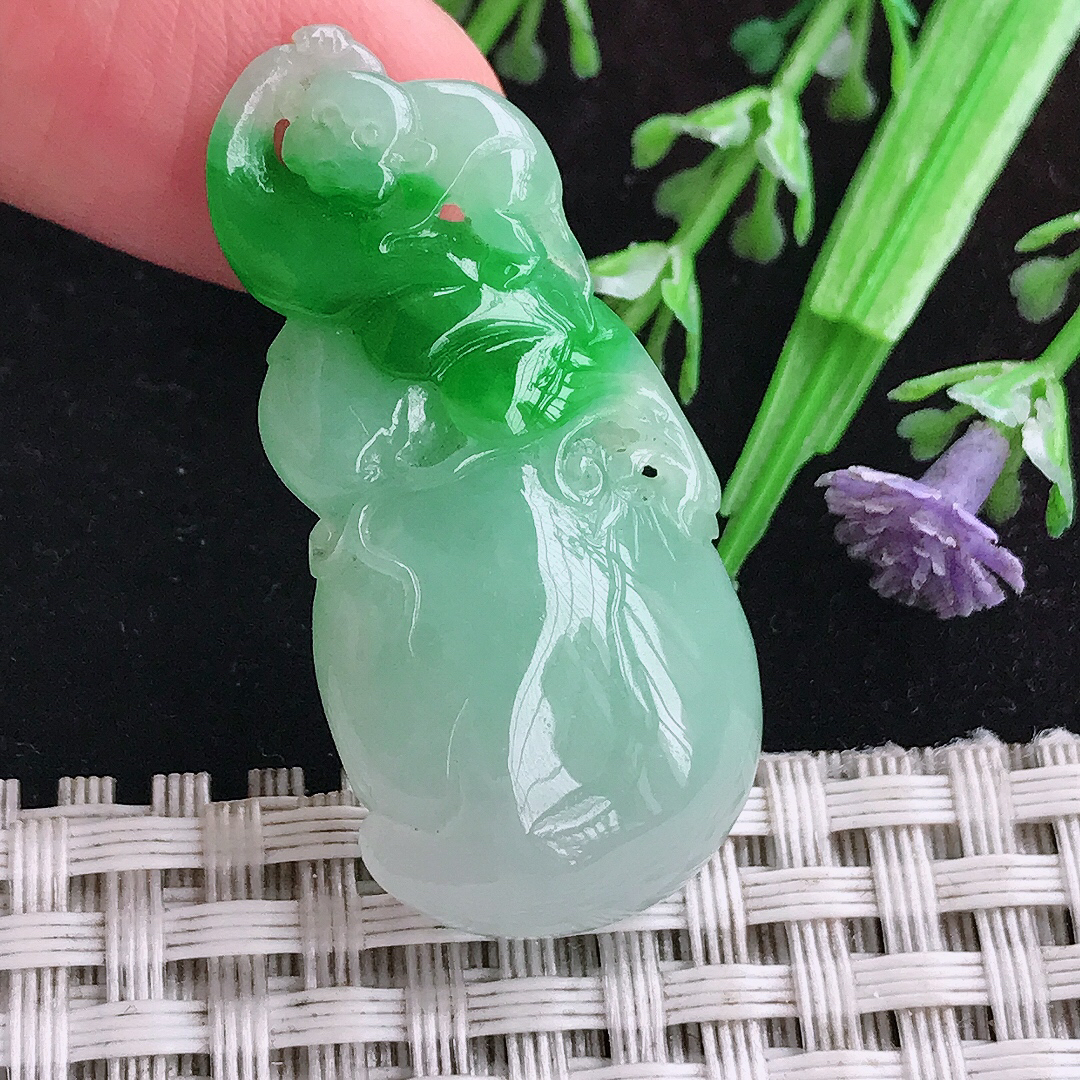 实拍A货翡翠39.7/19/8老坑冰润起胶飘阳绿寿桃吊坠翡翠桃子
