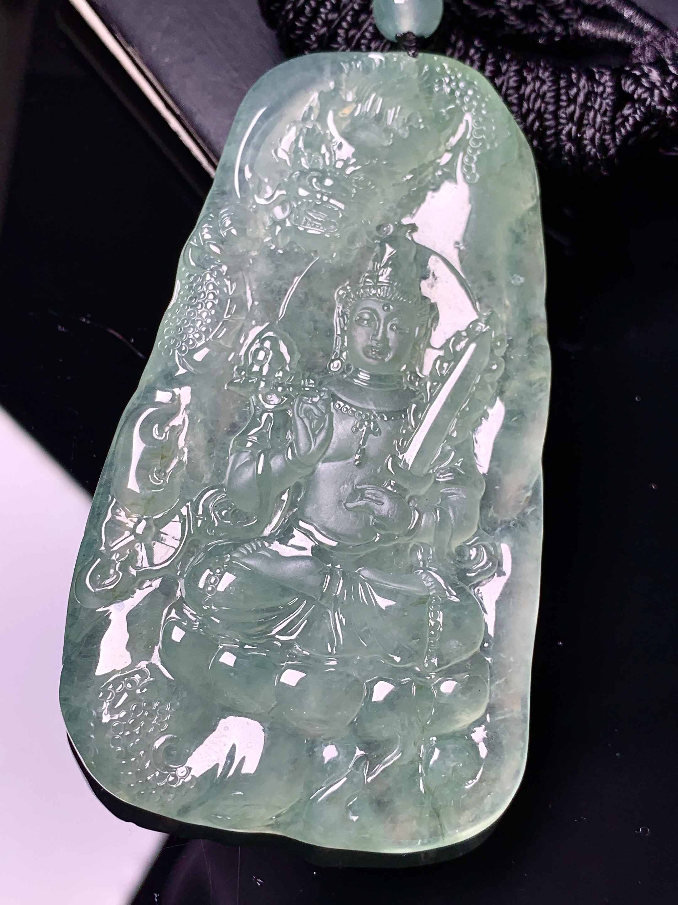 冰种文殊观音菩萨吊坠 玉质细腻 色泽艳丽清新 水润亮眼 整体尺寸72*40*6.8 x3