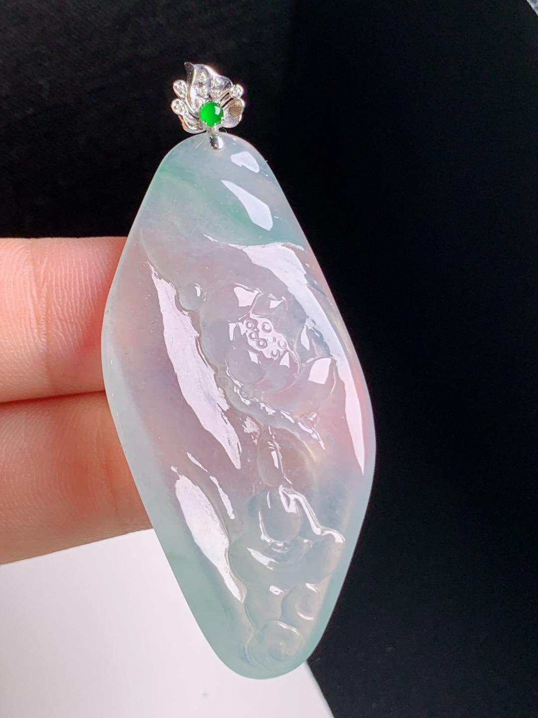 高冰荷花悟道吊坠，清透莹润，线条温婉，和和美美