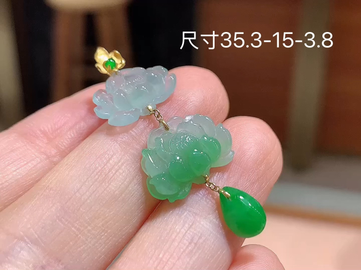 18K冰飘绿吊坠,无裂,尺寸35.3-15-3.8