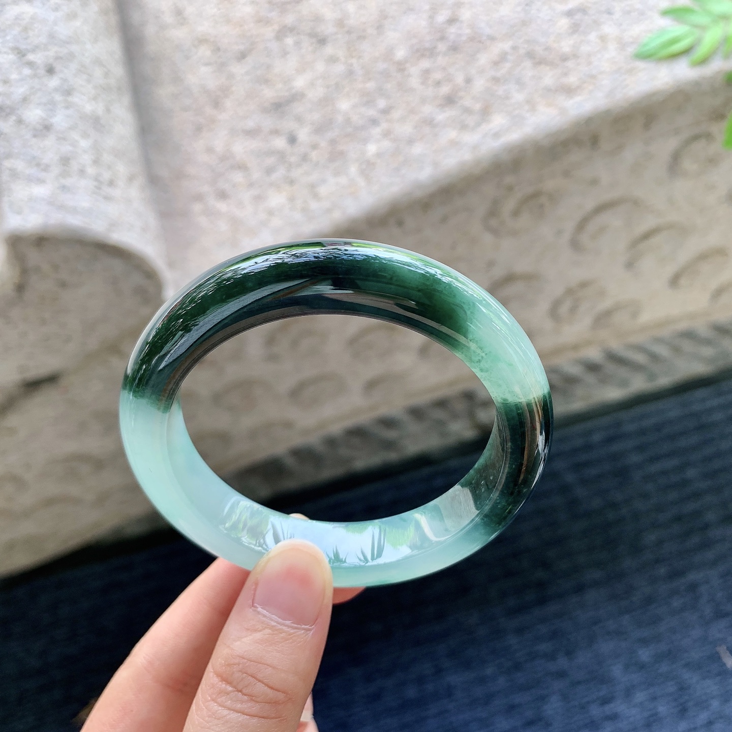正圈55 56，冰糯飘绿，水润，种老，细腻，有纹线