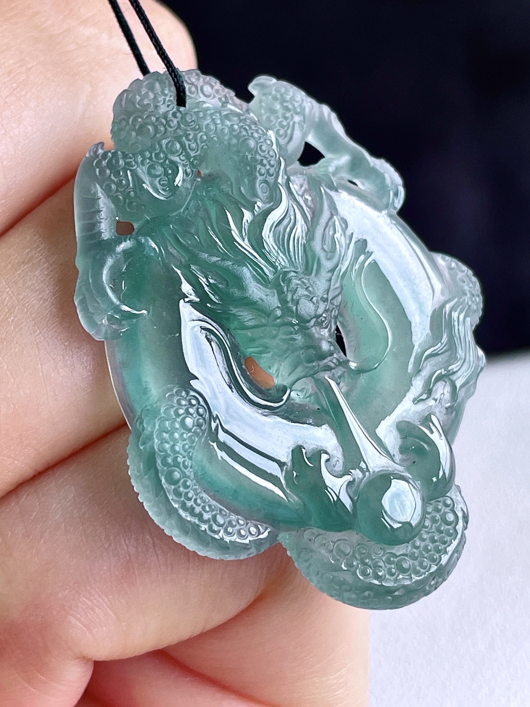【裸石】冰种天空蓝龙牌吊坠【说明】 无裂 性比高【尺寸】40-30.7-4.4【重量】8.3克