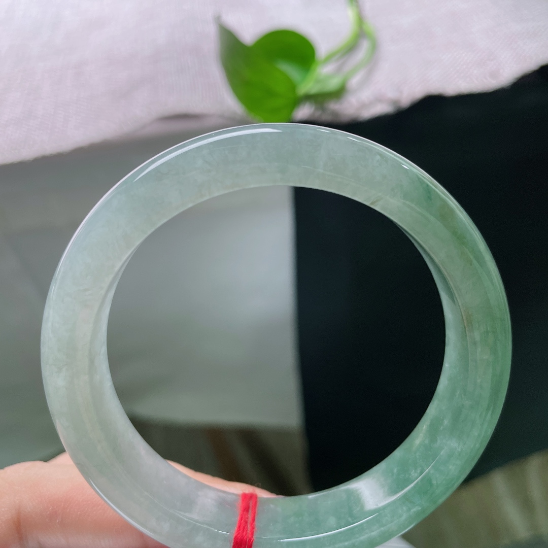 冰油正圈，色线，种老起光，半山半水，深浅湖水色自然交融，意境清幽温润。ss56279a