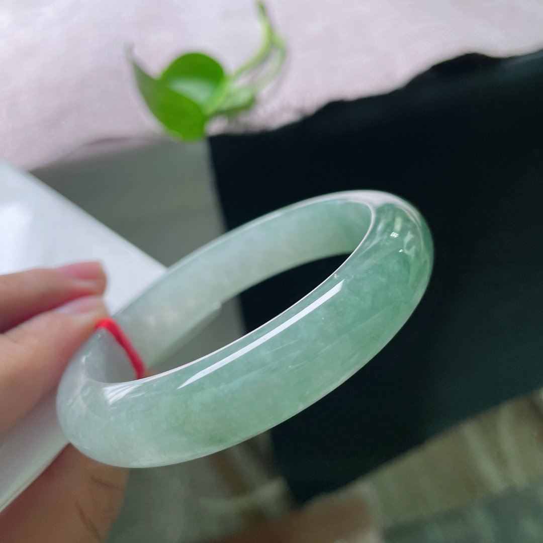 冰油正圈，色线，种老起光，半山半水，深浅湖水色自然交融，意境清幽温润。ss56279a