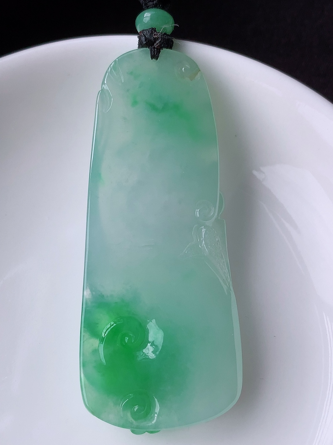 冰飘绿一鹿有你挂件,水润底子细腻，佩戴优雅迷人