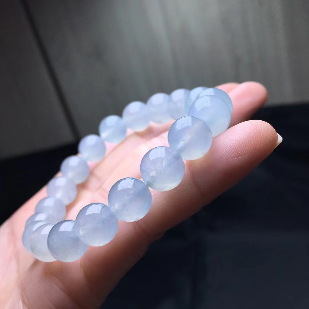 冰种手链，卡10.7～9.6mm，19颗，种好，玉质细腻，冰透水润，均匀，颗颗精选